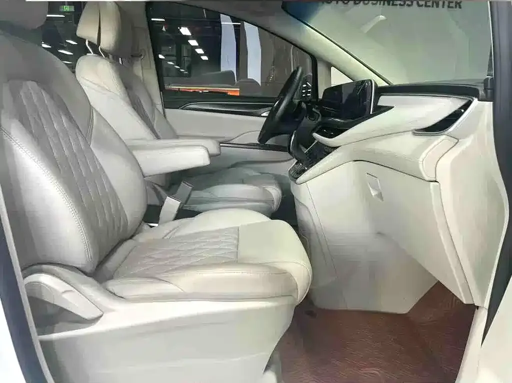Buick GL8 2023 из CN, фото 4