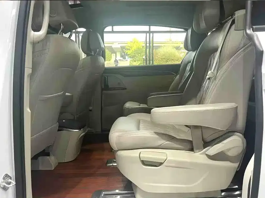 Buick GL8 2023 из CN, фото 9