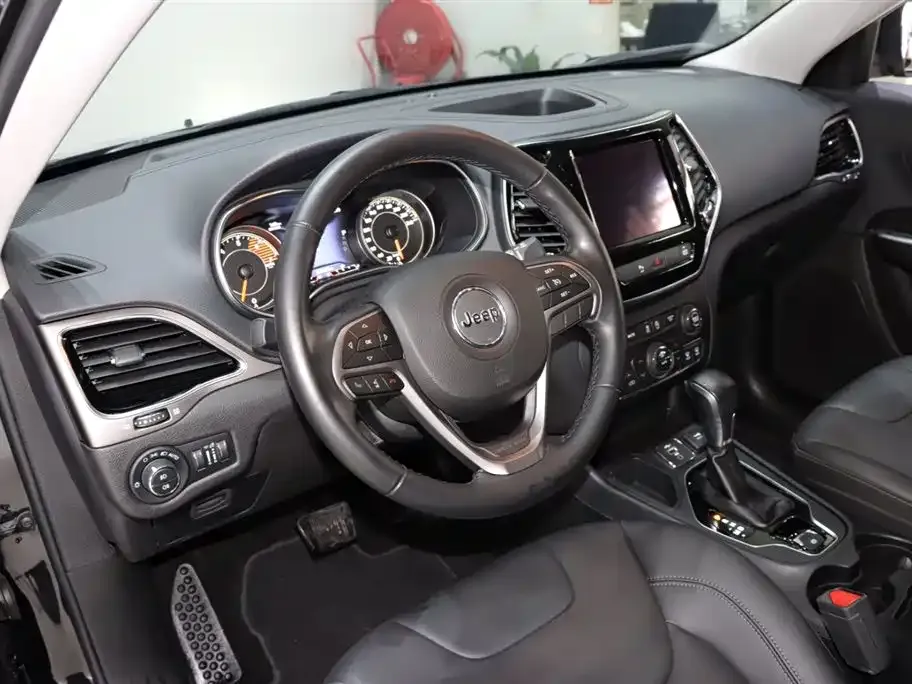 Jeep Cherokee 2021 из CN, фото 5