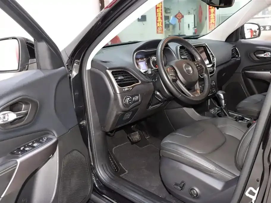Jeep Cherokee 2021 из CN, фото 10