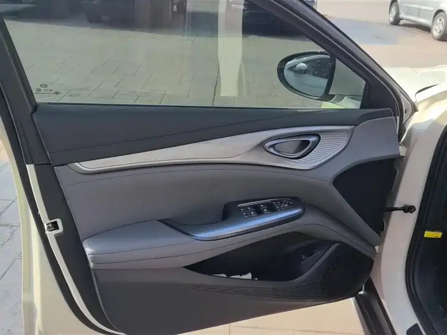 BYD Seal — фото 3