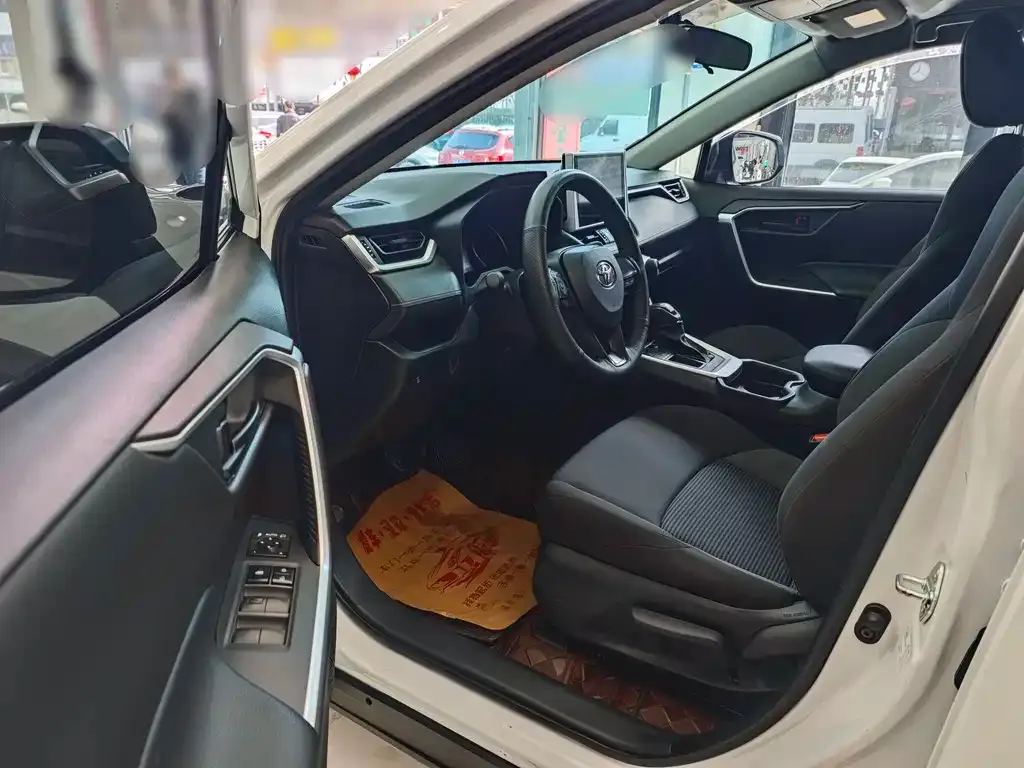 Toyota Wildlander 2023 из CN, фото 2