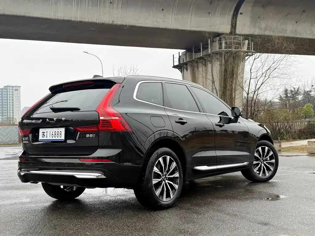 Volvo XC60 — фото 10
