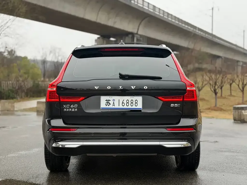 Volvo XC60 — фото 8