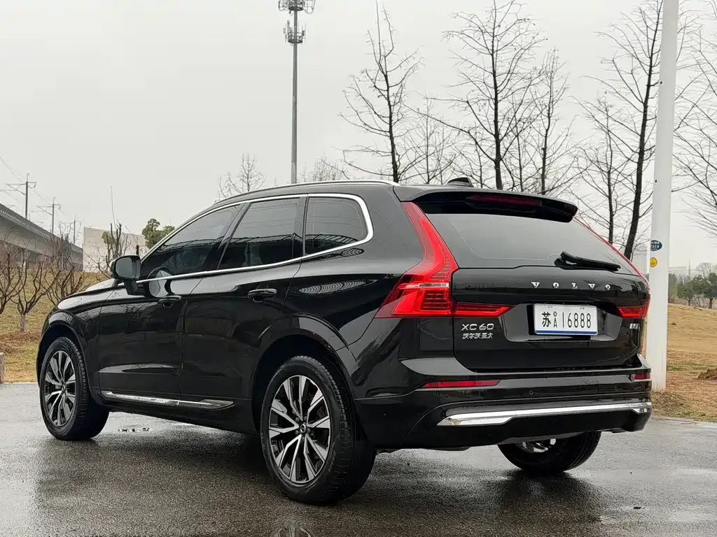 Volvo XC60 — фото 2