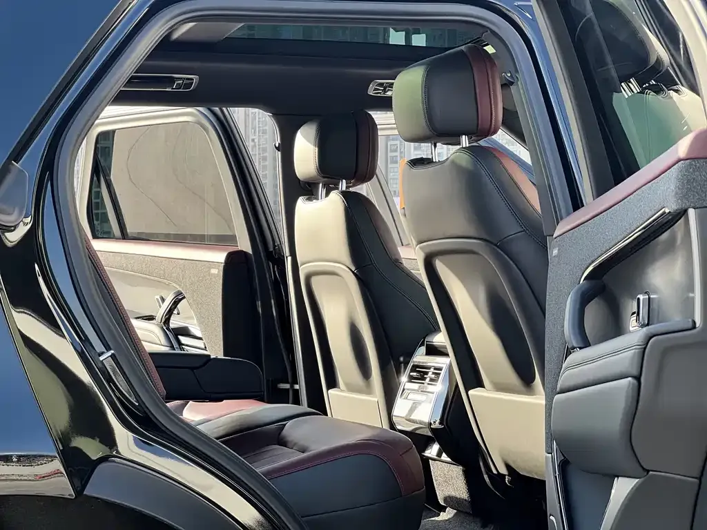Land Rover Sport 2025 из CN, фото 2