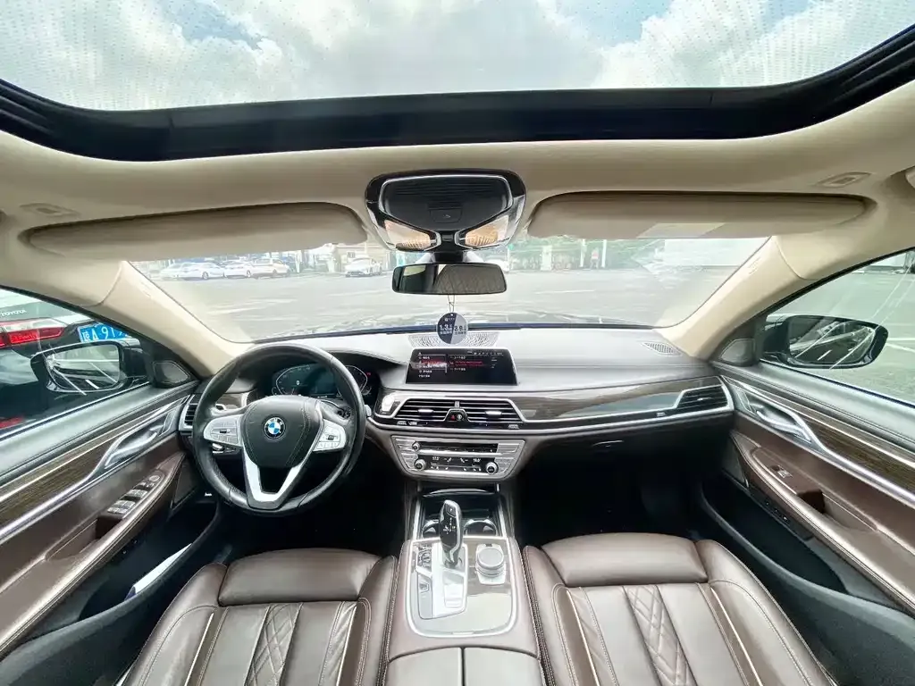 BMW 7 Series 2022 из CN, фото 4