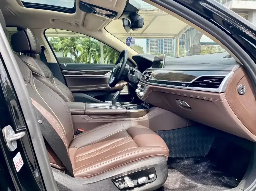 BMW 7 Series 2022 из CN, фото 6