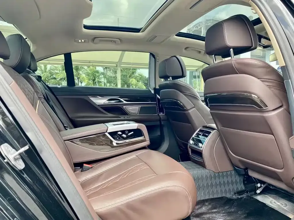 BMW 7 Series 2022 из CN, фото 3