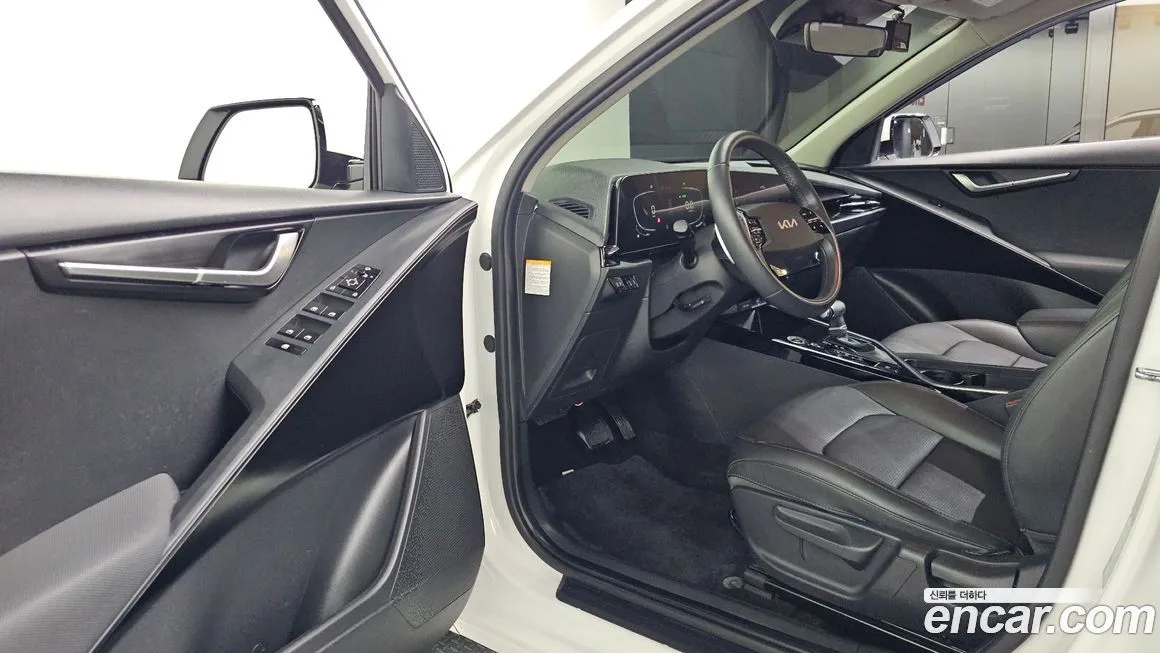 Kia Niro — фото 10