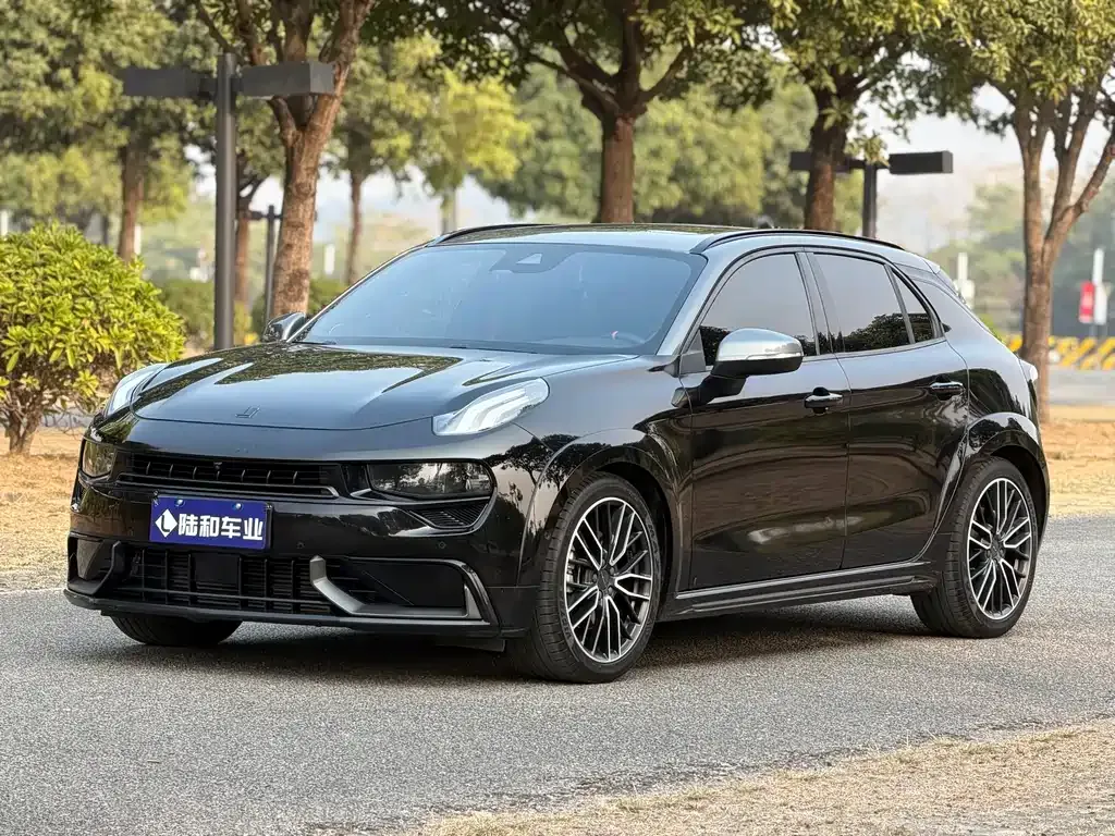 Lynk & Co 02 Hatchback — фото 1