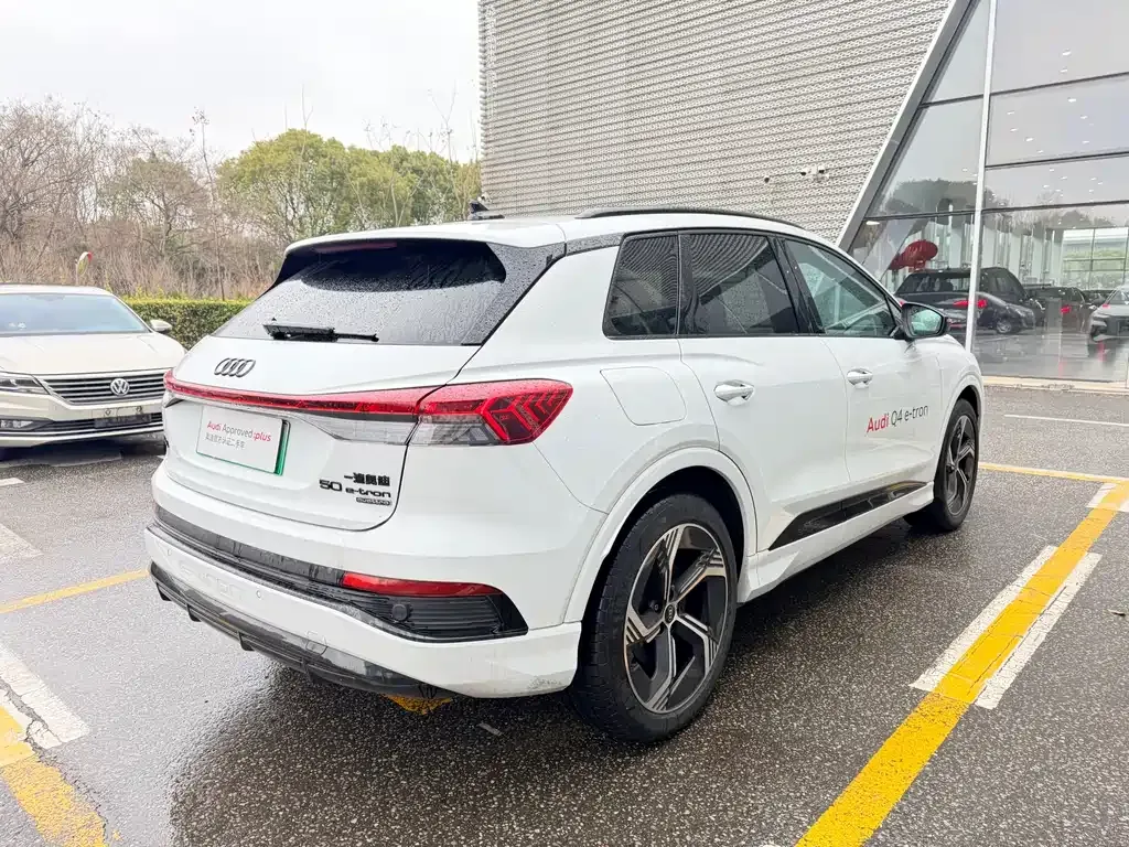 Audi Q4 e-tron — фото 8