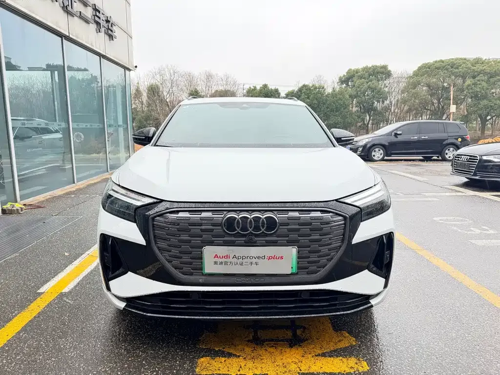 Audi Q4 e-tron — фото 9
