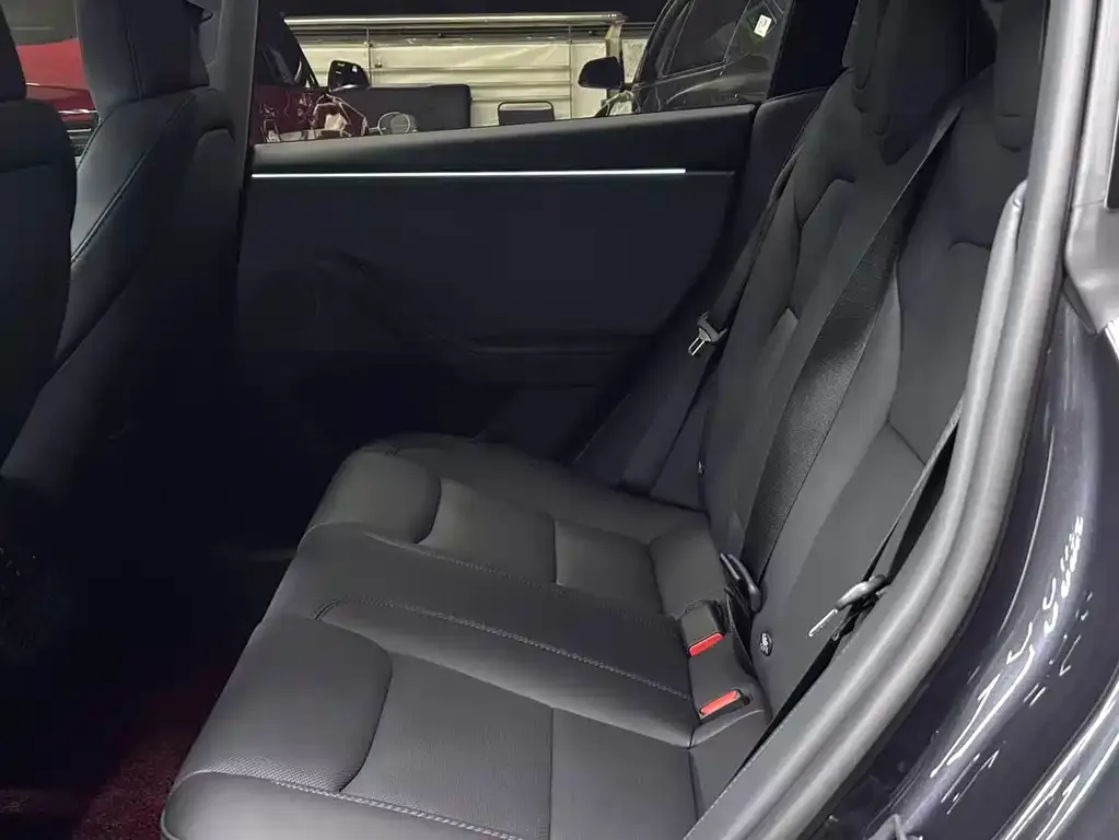 Tesla Model 3 — фото 3