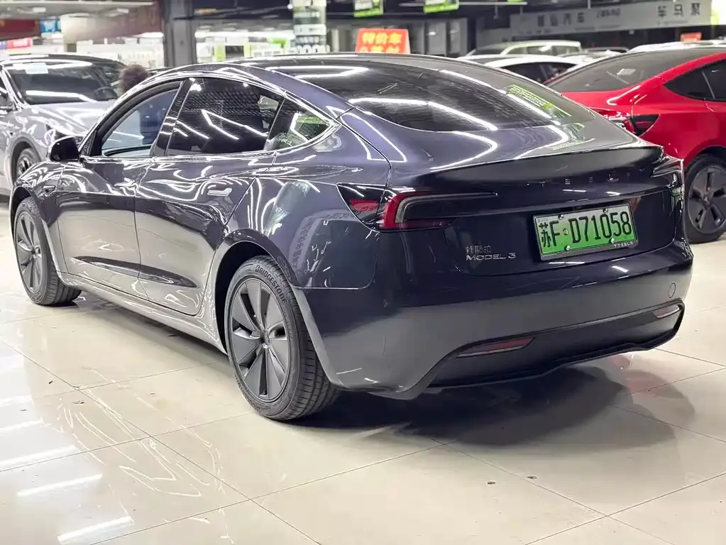 Tesla Model 3 — фото 9