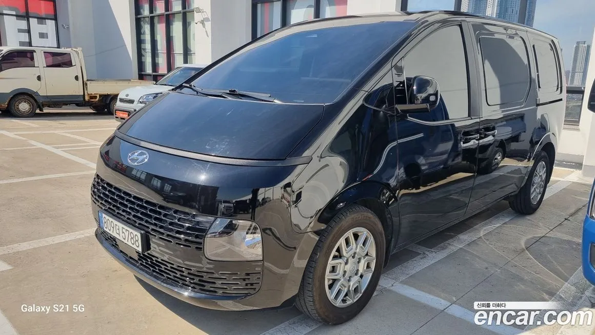 Hyundai Staria