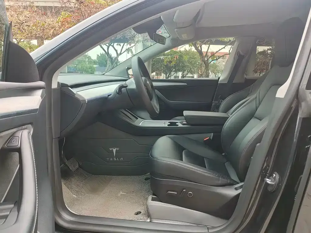 Tesla Model Y — фото 5