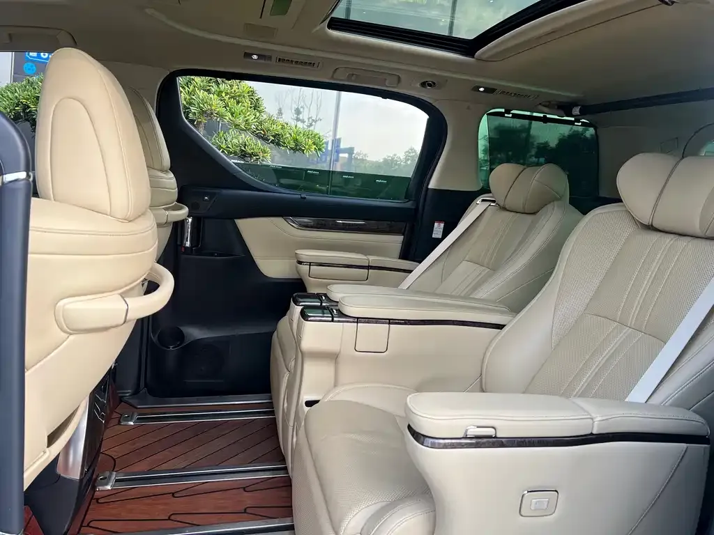 Toyota Alphard — фото 3
