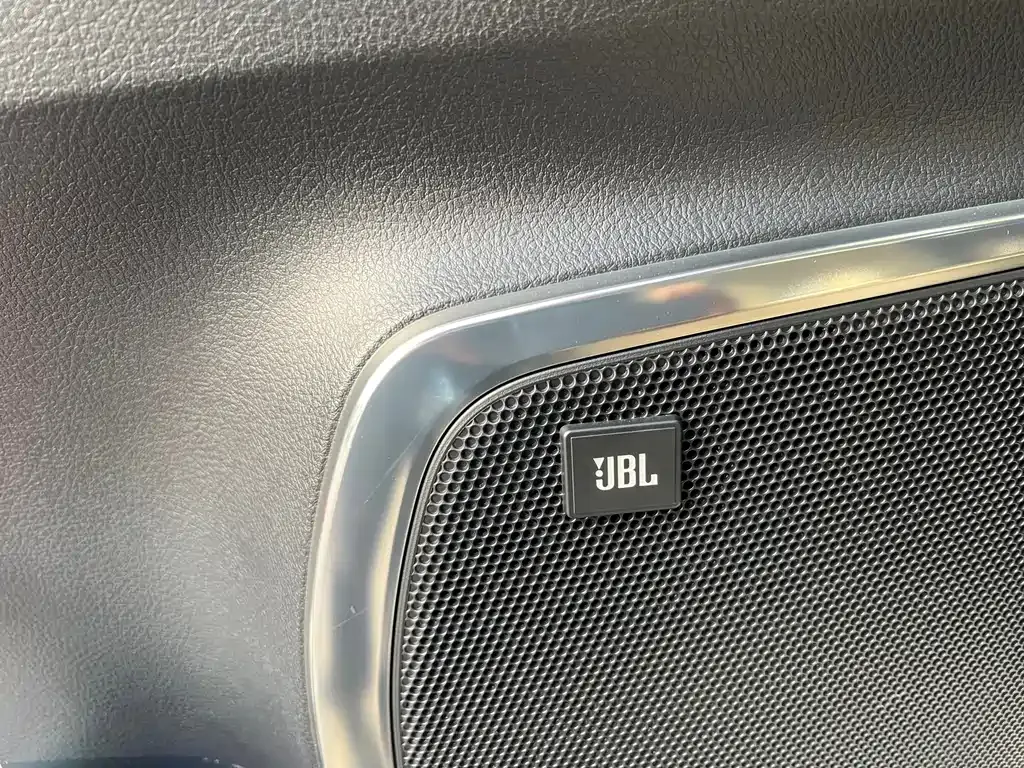 Toyota Alphard — фото 4