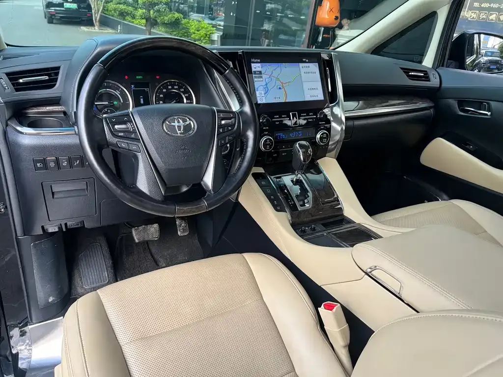Toyota Alphard — фото 5