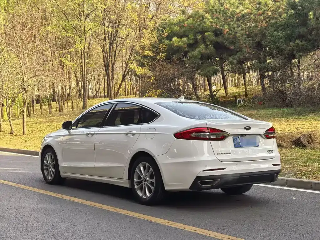 Ford Mondeo — фото 9