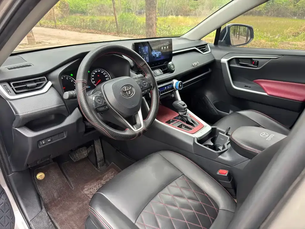 Toyota RAV4 2024 из CN, фото 8