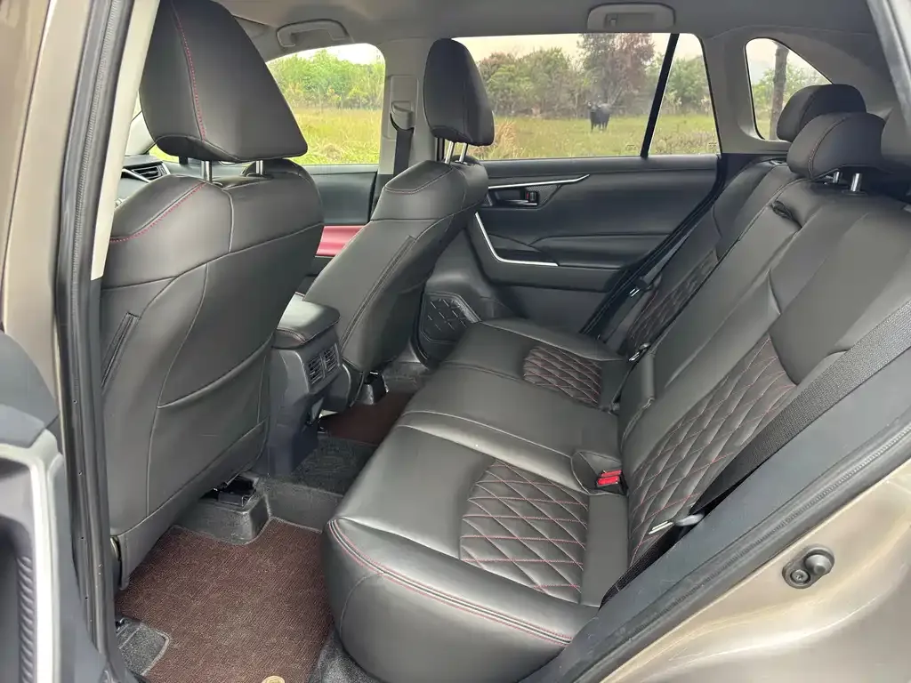 Toyota RAV4 2024 из CN, фото 6
