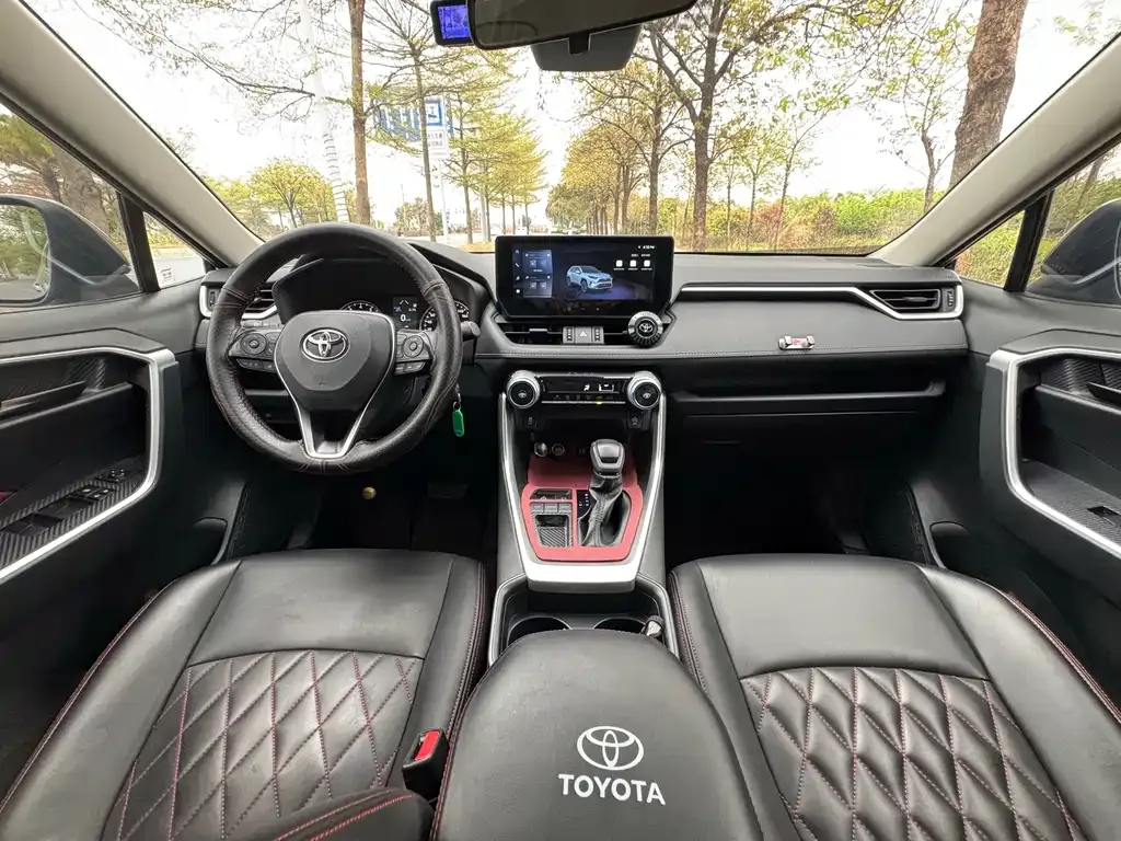 Toyota RAV4 2024 из CN, фото 3