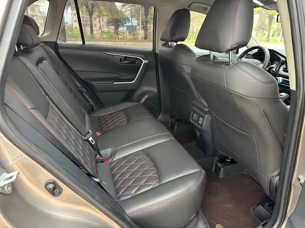 Toyota RAV4 2024 из CN, фото 2
