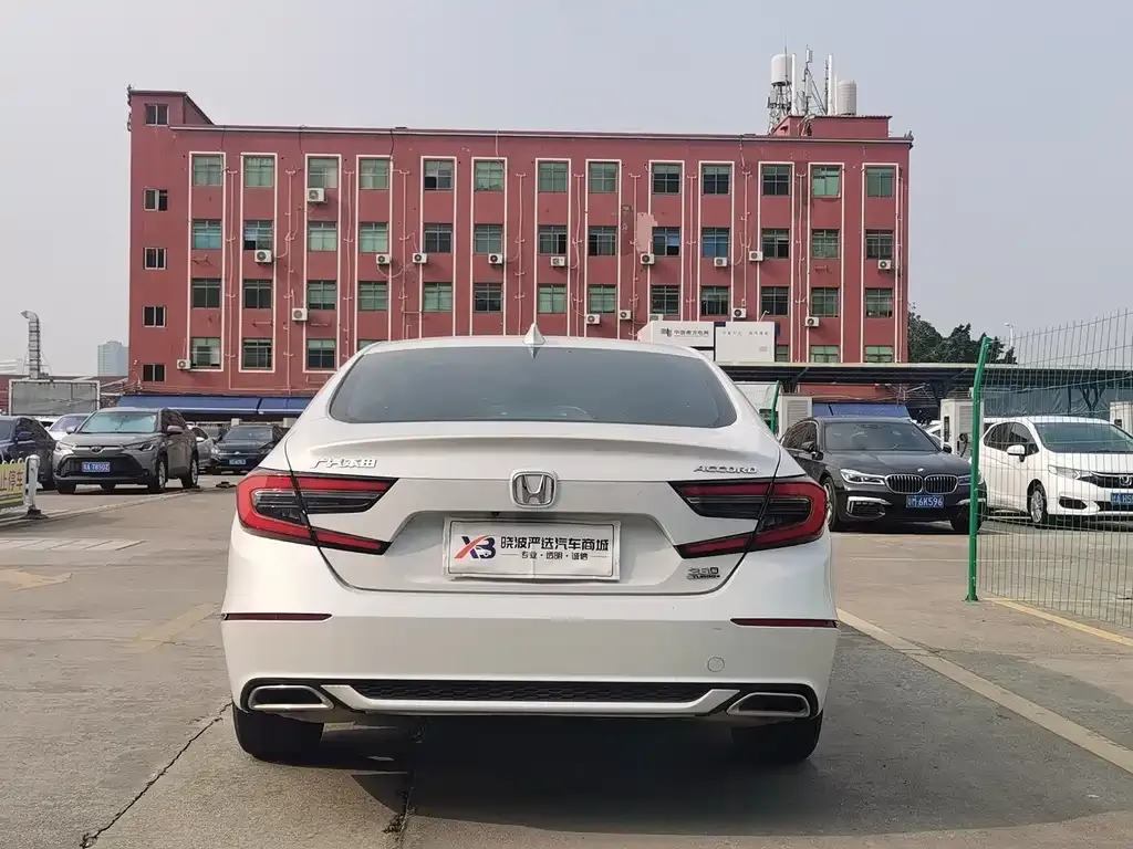 Honda Accord — фото 7