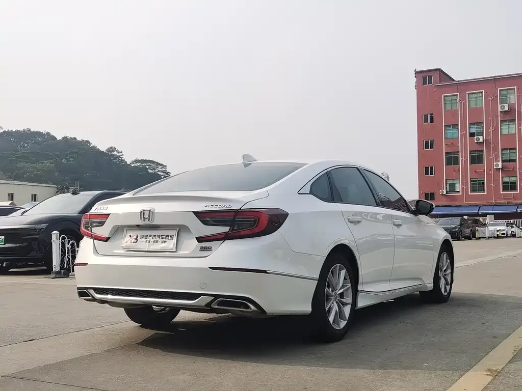 Honda Accord — фото 3