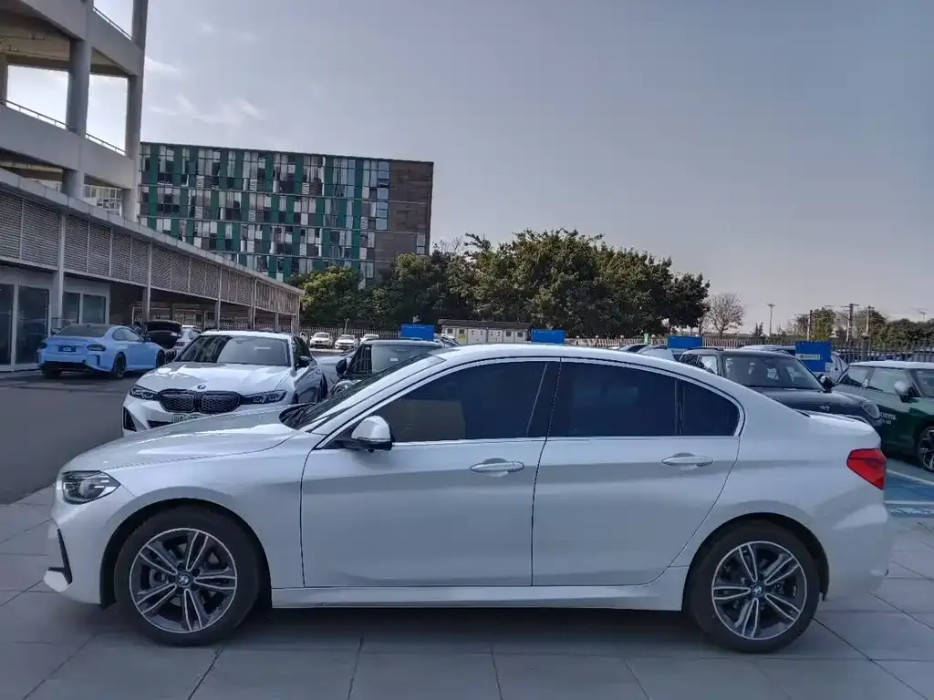 BMW 1 Series 2023 из CN, фото 7