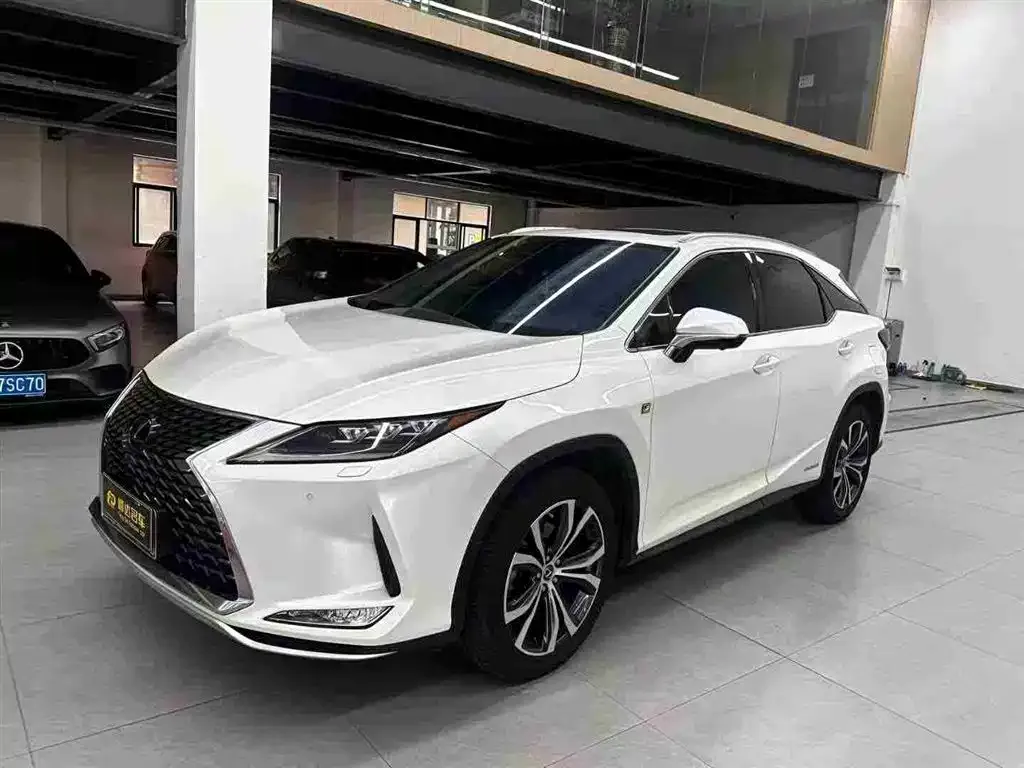 Lexus RX — фото 1