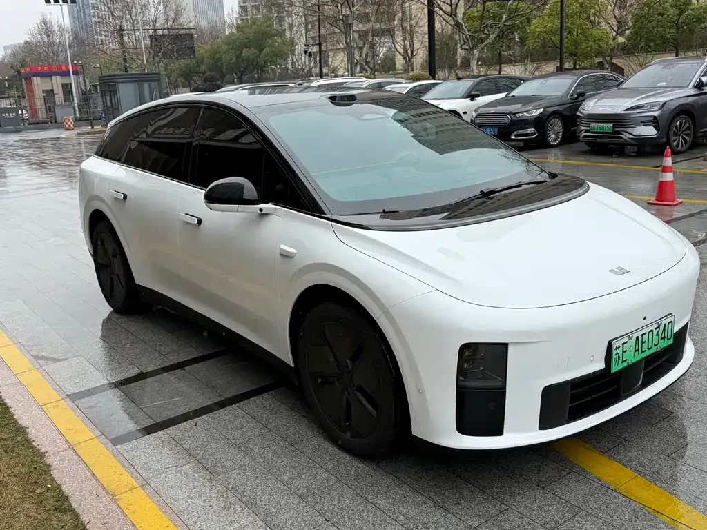 Li Auto i6 — фото 10