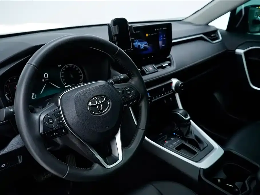 Toyota RAV4 2023 из CN, фото 5