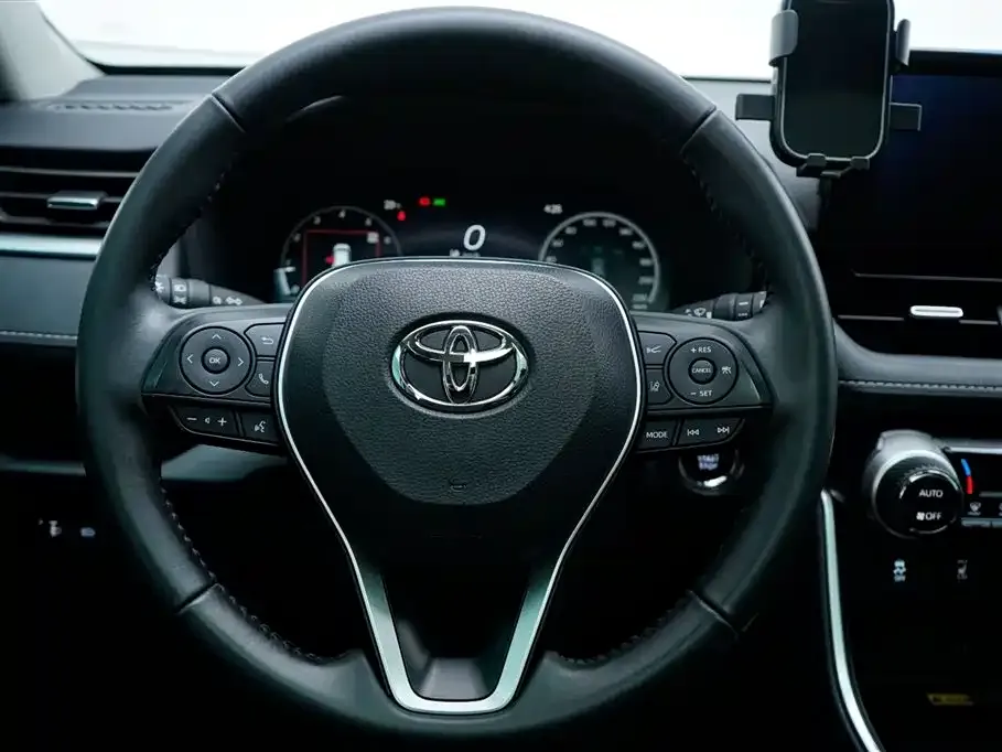 Toyota RAV4 2023 из CN, фото 8