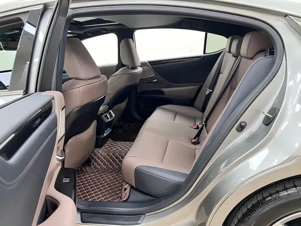 Lexus ES 2024 из CN, фото 2