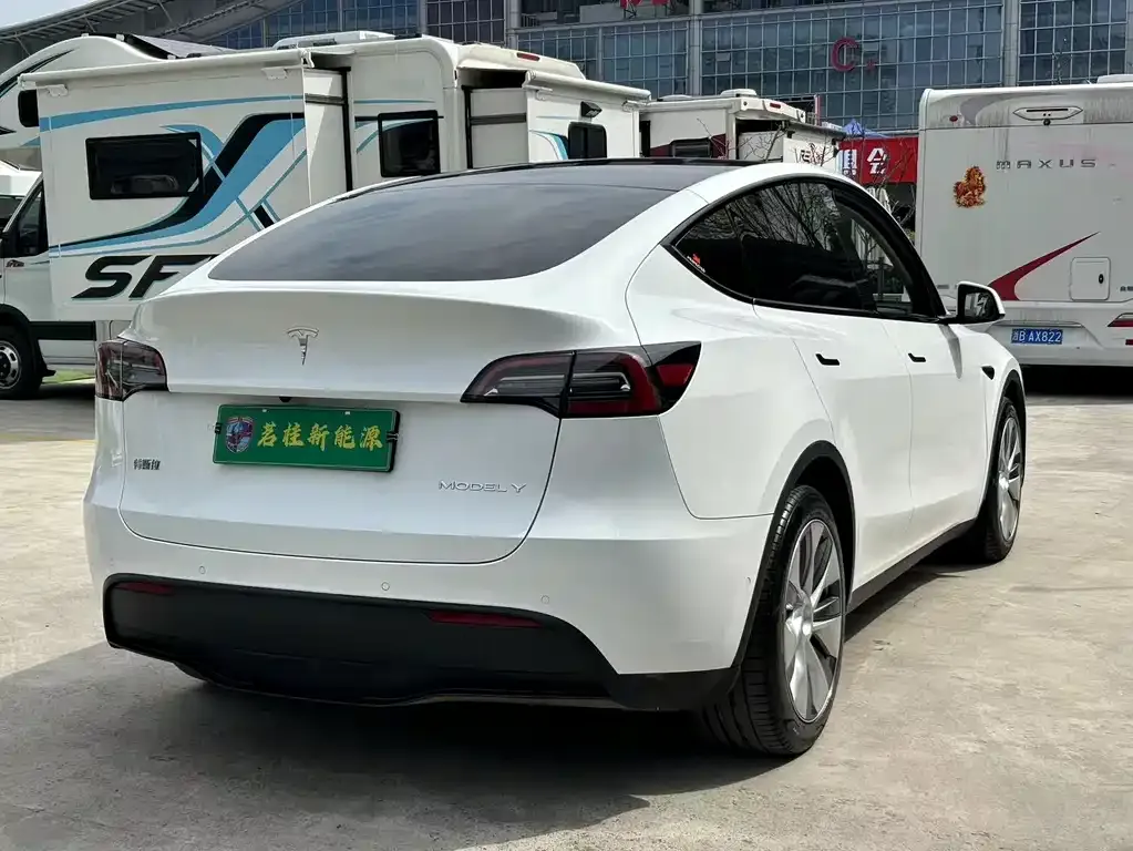 Tesla Model Y — фото 4