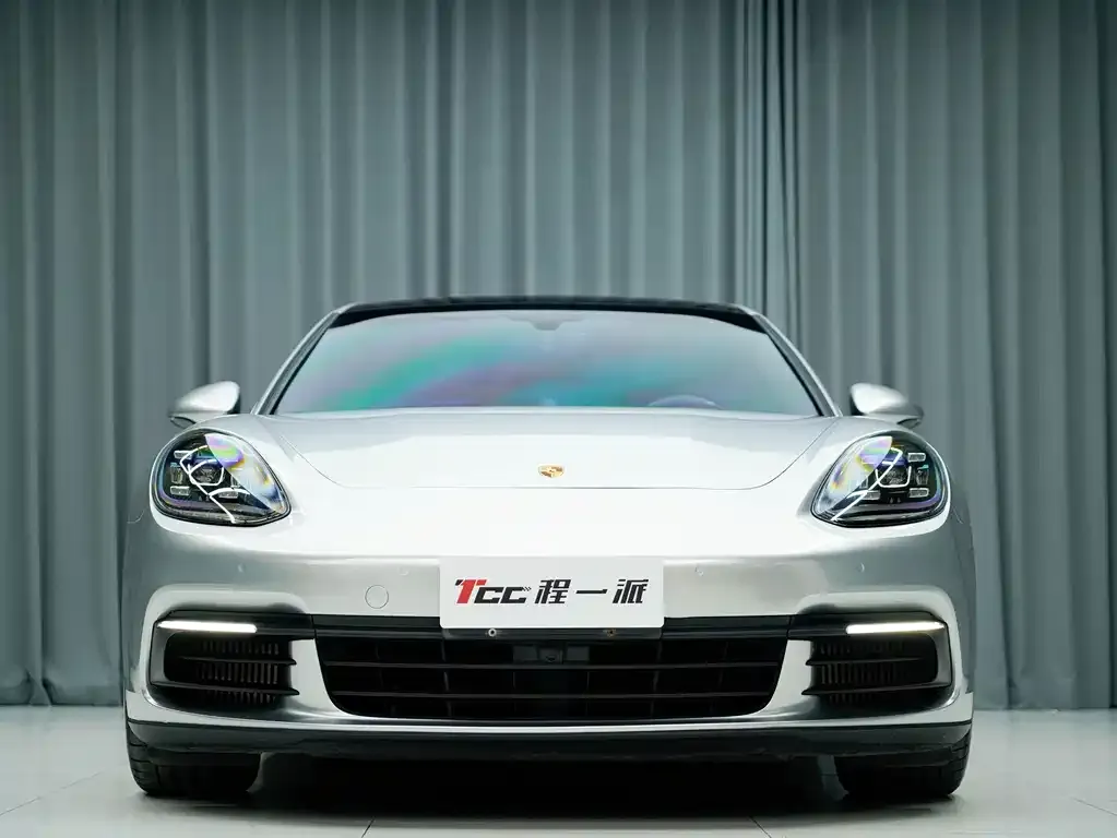 Porsche Panamera — фото 1