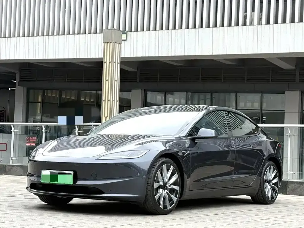 Tesla Model 3 — фото 1