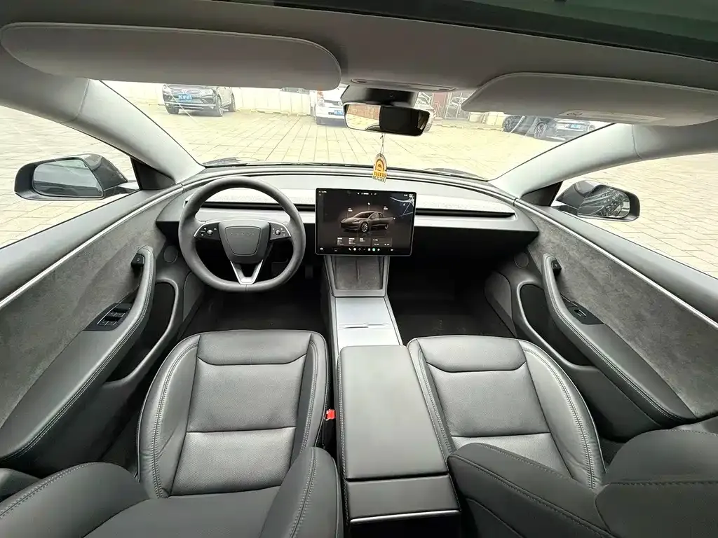 Tesla Model 3 — фото 7