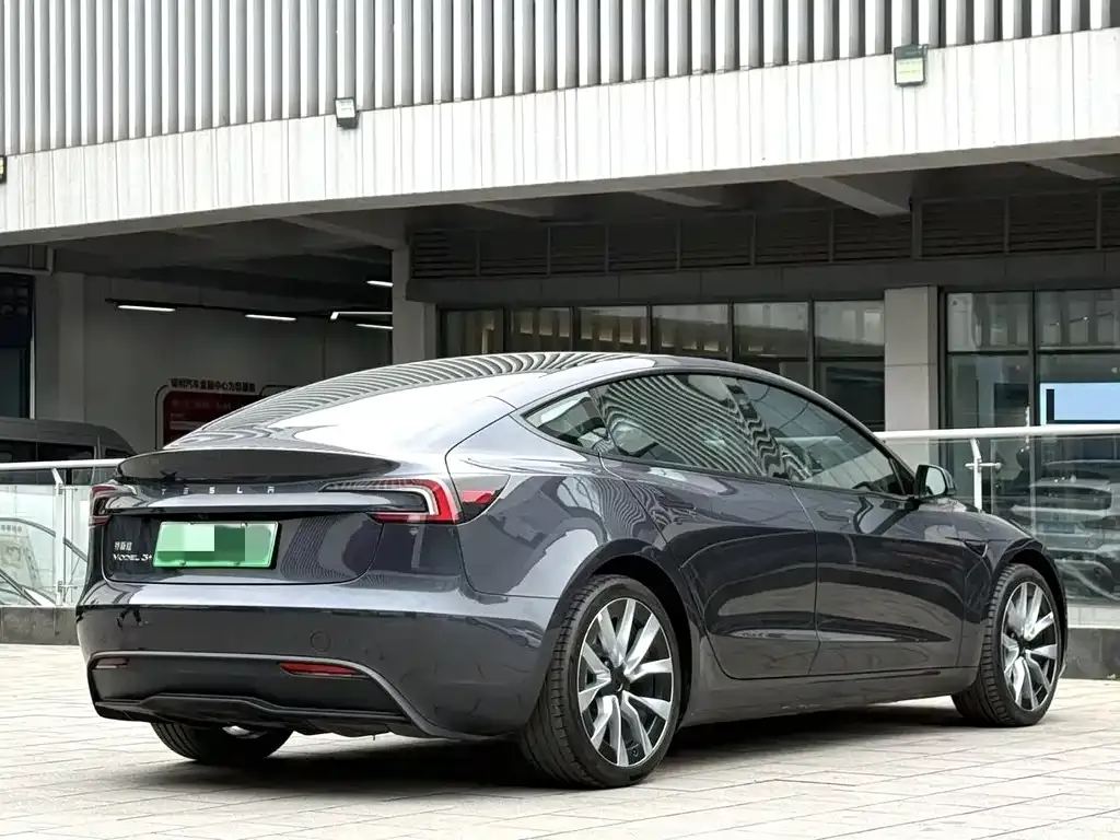 Tesla Model 3 — фото 5