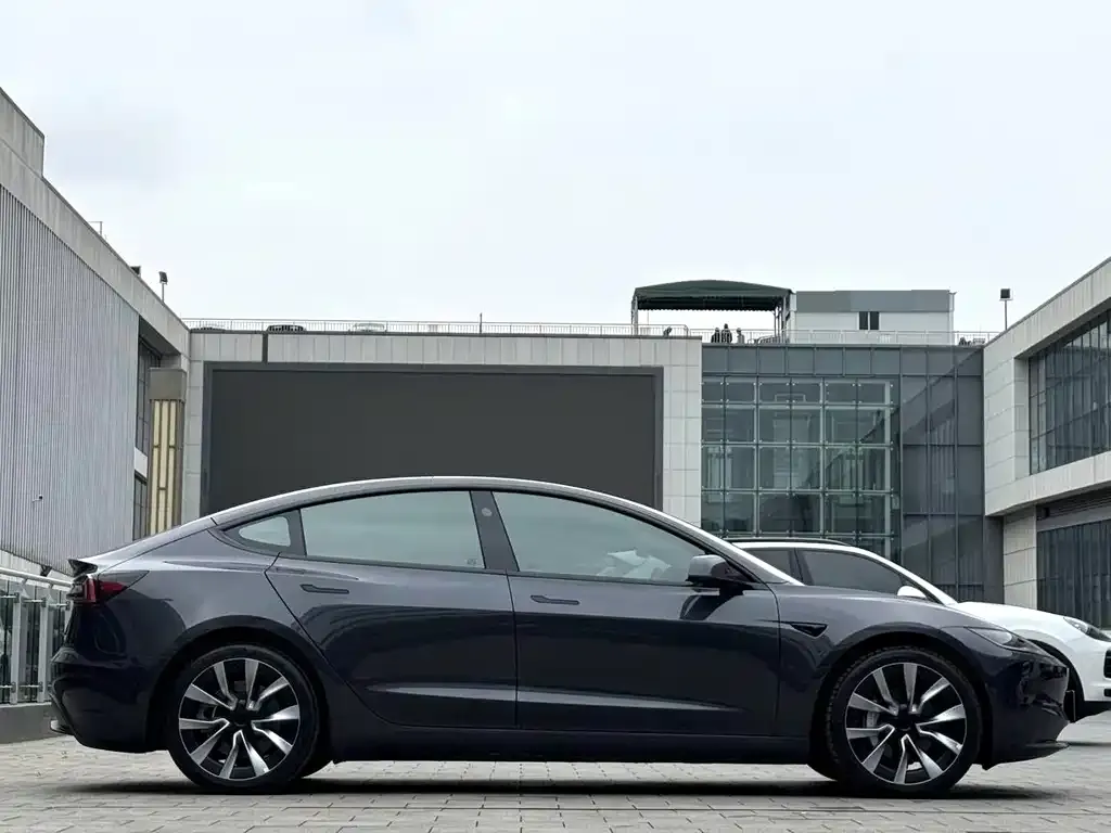 Tesla Model 3 — фото 3