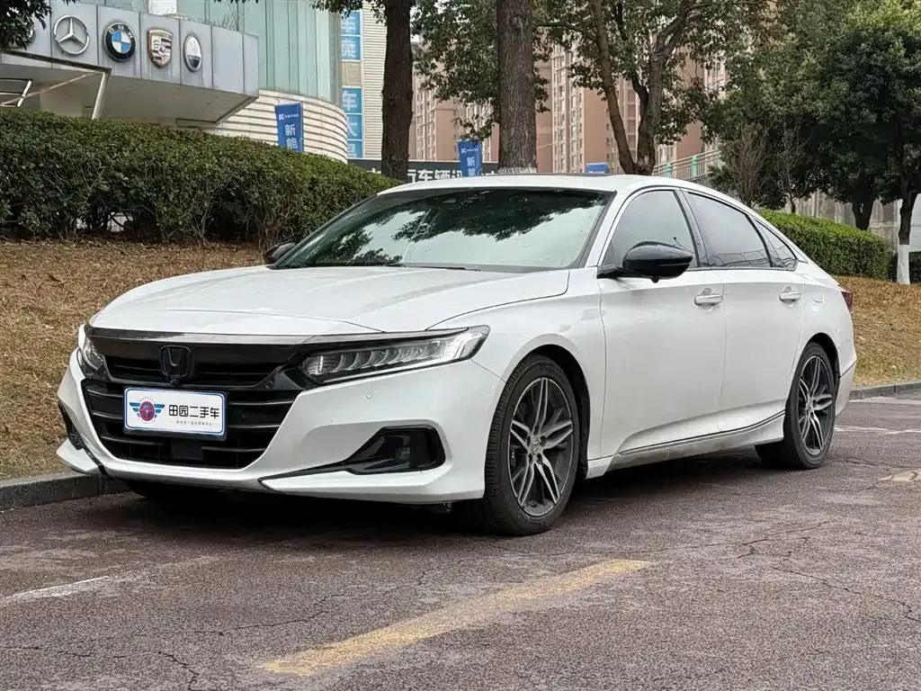 Honda Accord — фото 1