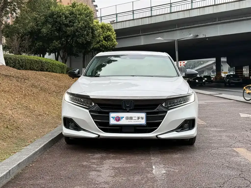 Honda Accord — фото 10