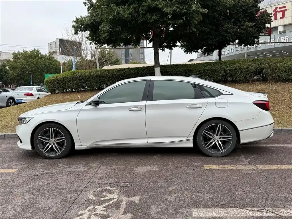 Honda Accord — фото 7