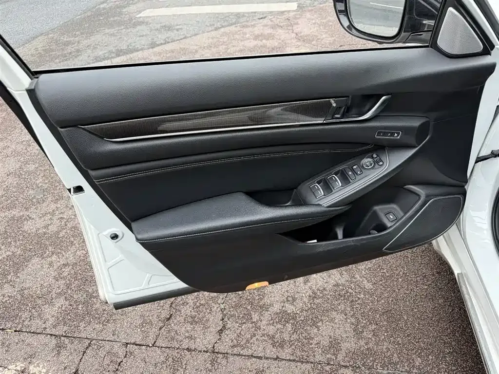 Honda Accord — фото 9