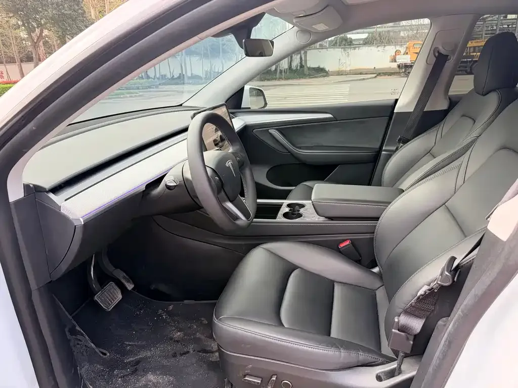 Tesla Model Y — фото 3