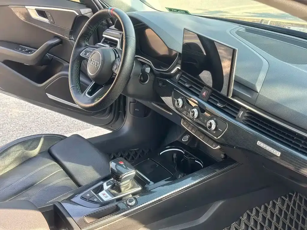 Audi A4L 2022 из CN, фото 2