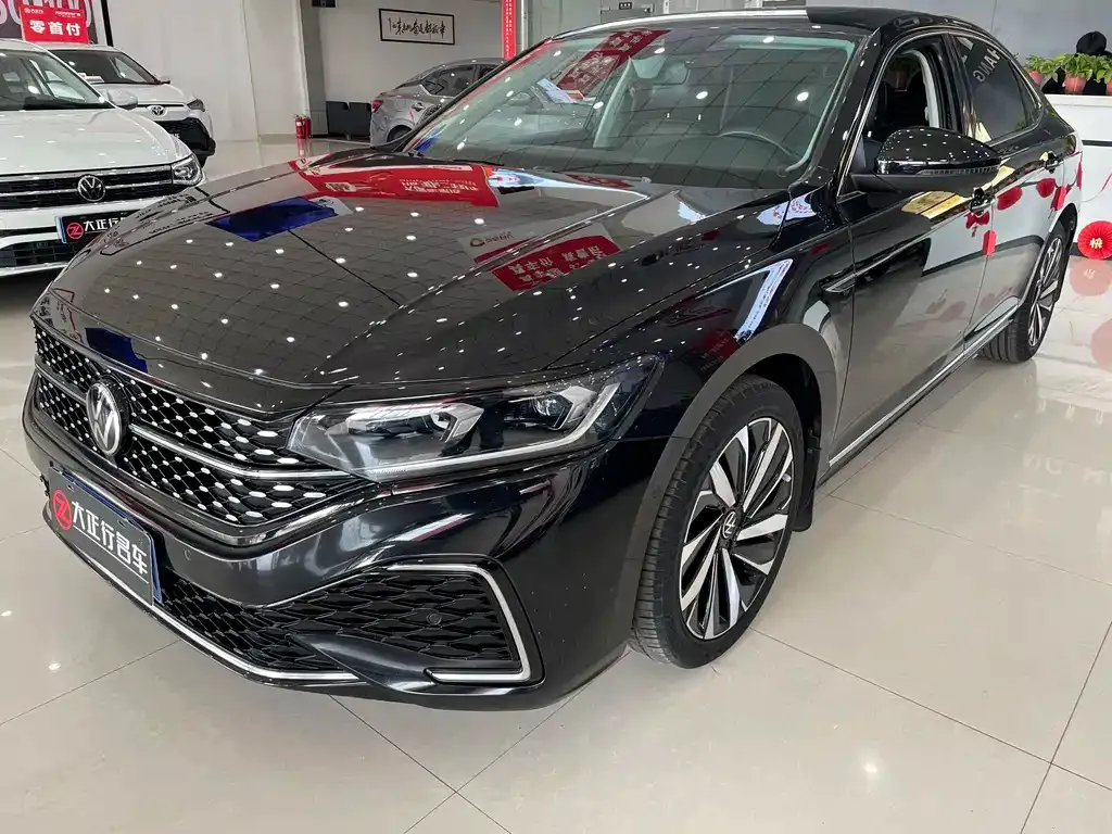 Volkswagen Passat — фото 1